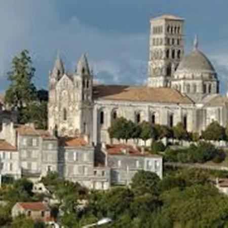Hotel Des Pyrenees 2*